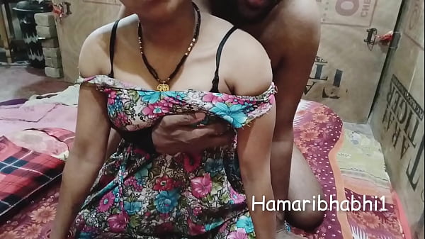 जवान नौकरानी को बनाया बिस्तर की रानी।